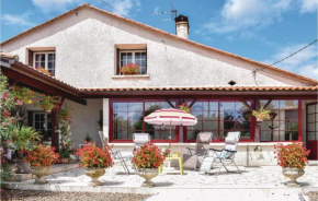Гостиница Holiday home Lieu Dit Blanchet L-652  Масюга